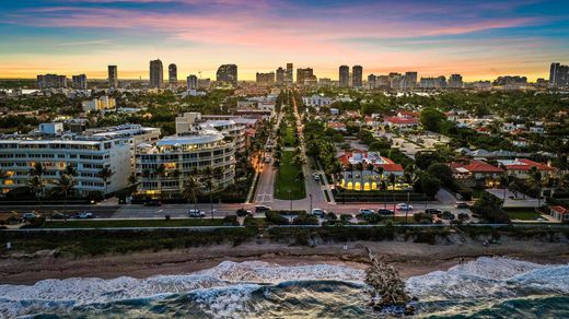 Residential complexes in Palm Beach, Florida