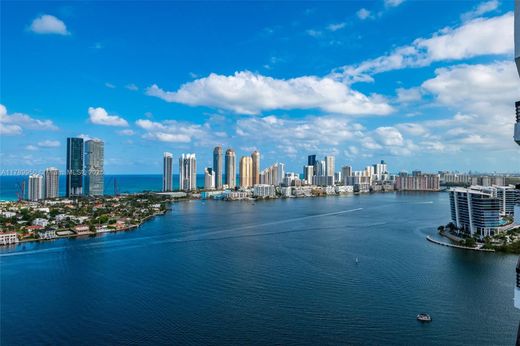 Kamienica w Aventura, Miami-Dade County