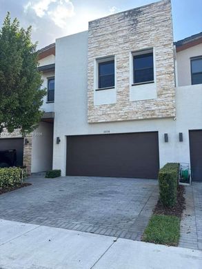 Townhouse - Doral, Miami-Dade County
