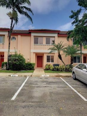 Townhouse in Pembroke Pines, Broward County