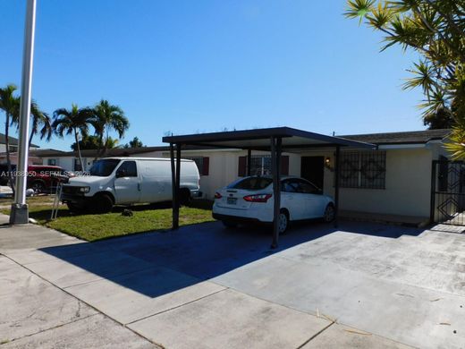 Villa in Hialeah, Miami-Dade