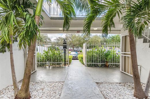 Residential complexes in Miami Beach, Miami-Dade