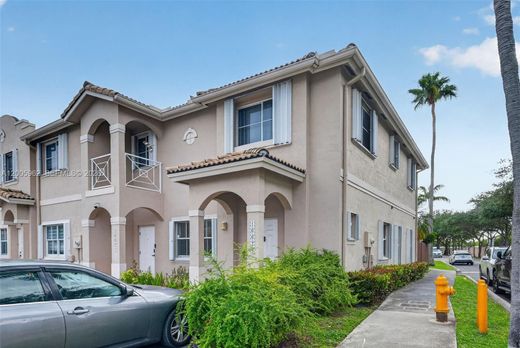 Komplex apartman Miami Lakes, Miami-Dade County