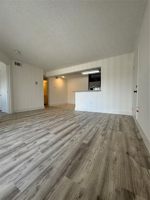 Residential complexes in West Hollywood, Broward County