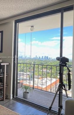 Residential complexes in Miami Beach, Miami-Dade
