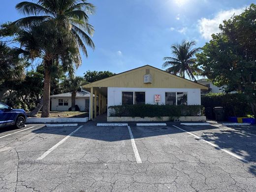 Residential complexes in Palm Beach Shores, Palm Beach