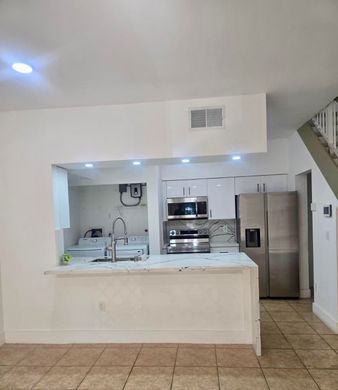 Townhouse in Hialeah, Miami-Dade