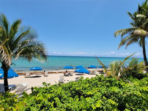 Hallandale Beach, Broward Countyのアパートメント・コンプレックス