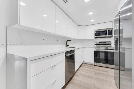 Complexes résidentiels à Sunny Isles Beach, Comté de Miami-Dade