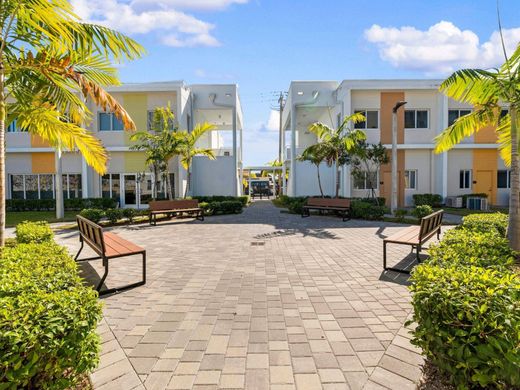 Жилой комплекс, Miami Heights Trailer Park, Miami-Dade County