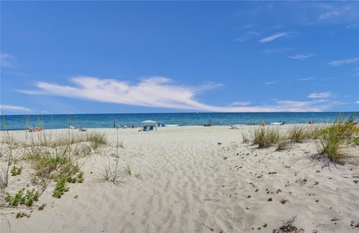 Residential complexes in Lauderdale by the sea, Broward County
