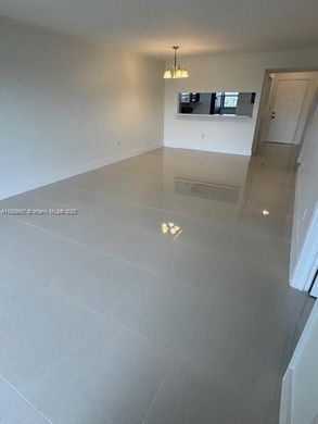 Doral, Miami-Dade Countyのアパートメント・コンプレックス