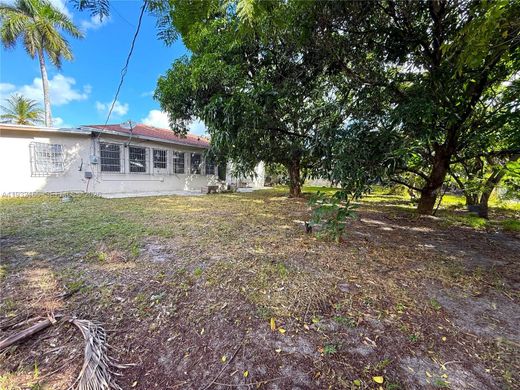 Villa in Opa-locka North  (historical), Miami-Dade