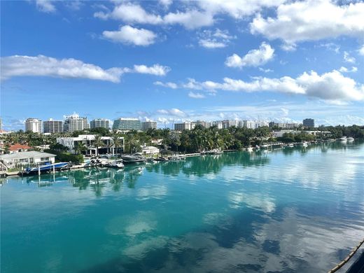 Residential complexes in Bay Harbor Islands, Miami-Dade