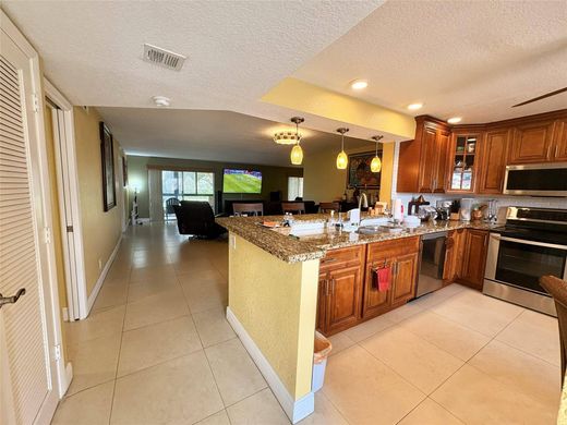 Residential complexes in Pembroke Pines, Broward County