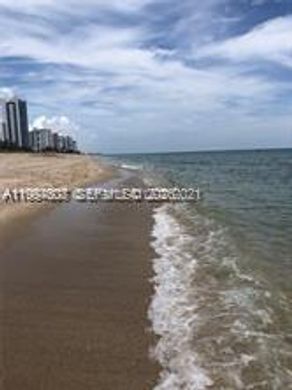 Residential complexes in Lauderdale by the sea, Broward County