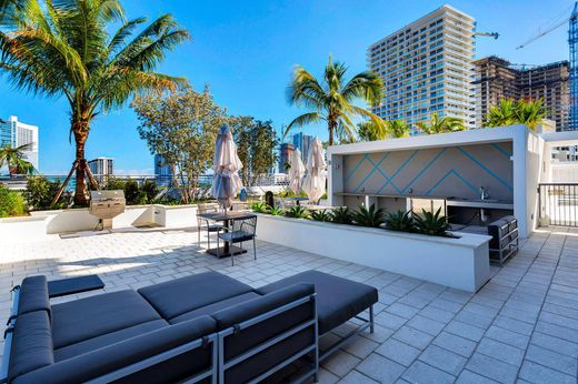 マイアミ, Miami-Dade Countyのアパートメント・コンプレックス