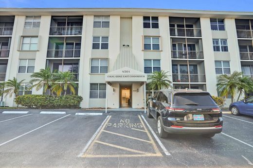 Residential complexes in Fort Lauderdale, Broward County