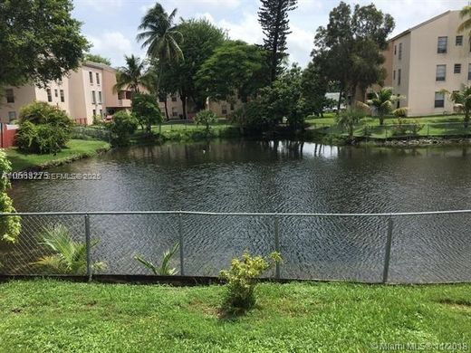 مجمع شقق ﻓﻲ Hialeah, Miami-Dade County