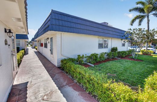 Residential complexes in Delray Beach, Palm Beach