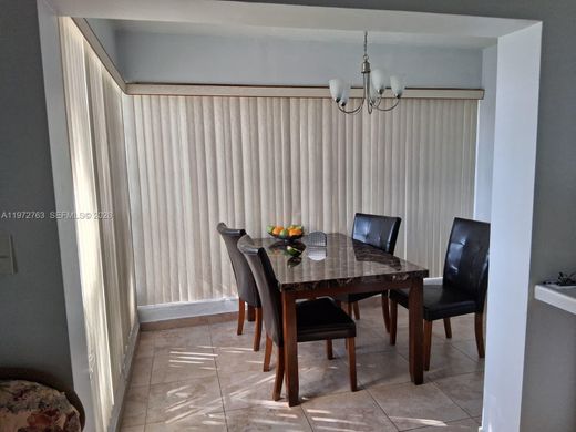 Complexes résidentiels à Miami, Comté de Miami-Dade