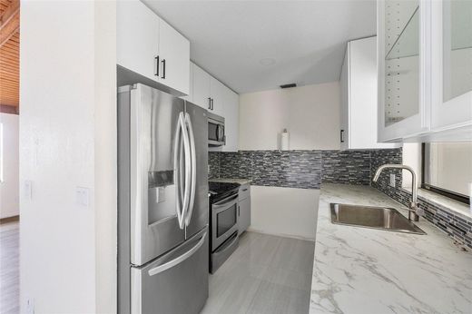 Residential complexes in Lake Worth, Palm Beach