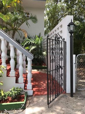Residential complexes in North Miami, Miami-Dade