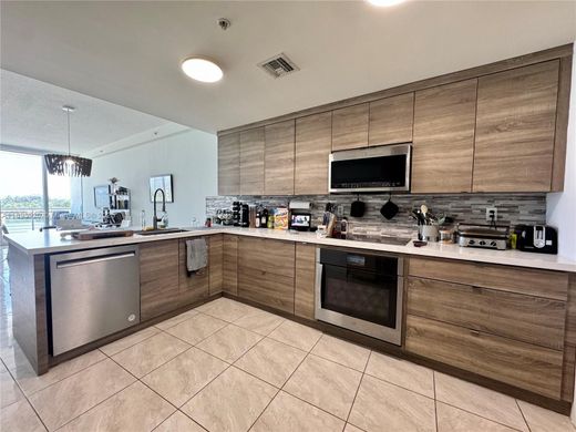 Komplex apartman Miami Beach, Miami-Dade County