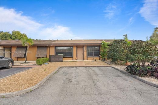 Αστικό ακίνητο σε Pembroke Pines, Broward County