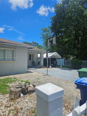 Villa in North Miami, Miami-Dade