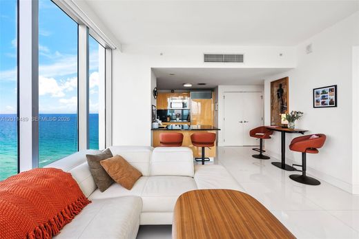 Residential complexes in Miami Beach, Miami-Dade
