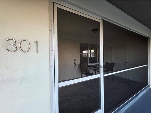 Hallandale Beach, Broward Countyのアパートメント・コンプレックス