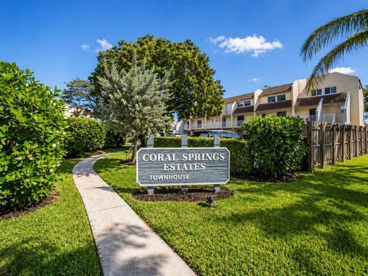 Townhouse in Coral Springs, Broward County