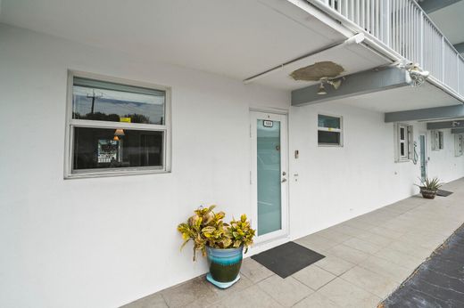 Wohnkomplexe in Deerfield Beach, Broward County