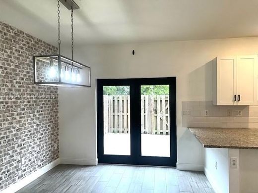 Townhouse in Margate, Broward County