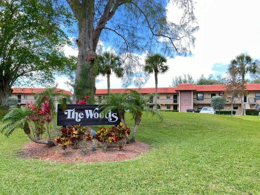 Residential complexes in Boca Raton, Palm Beach