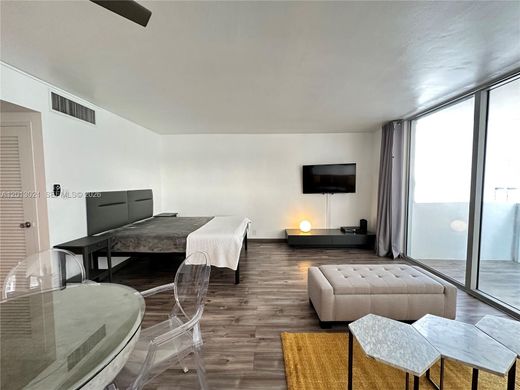 Residential complexes in Miami Beach, Miami-Dade