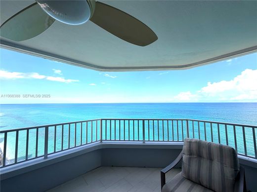 Residential complexes in Palm Beach Shores, Palm Beach
