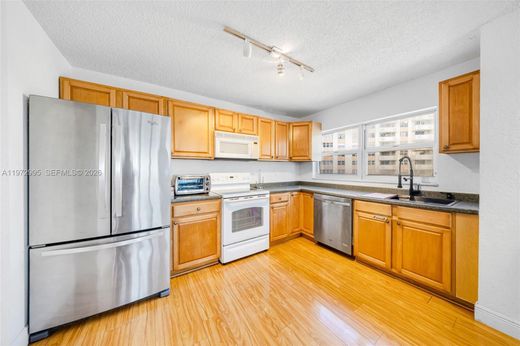 Complexes résidentiels à Hallandale Beach, Comté de Broward