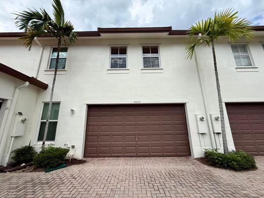 Townhouse in Coconut Creek, Broward County
