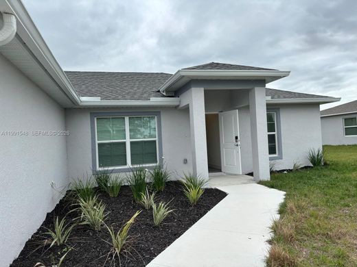Villa in Lehigh Acres, Lee County