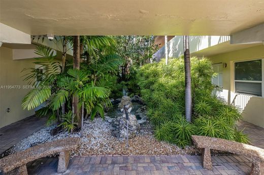 Residential complexes in Fort Lauderdale, Broward County