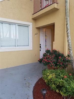 Townhouse in Pembroke Pines, Broward County