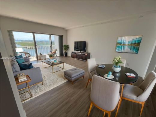Complexes résidentiels à Sunny Isles Beach, Comté de Miami-Dade