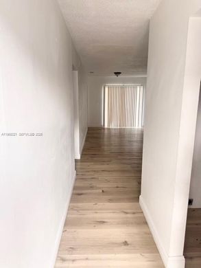 Complexes résidentiels à Miami Gardens, Comté de Miami-Dade