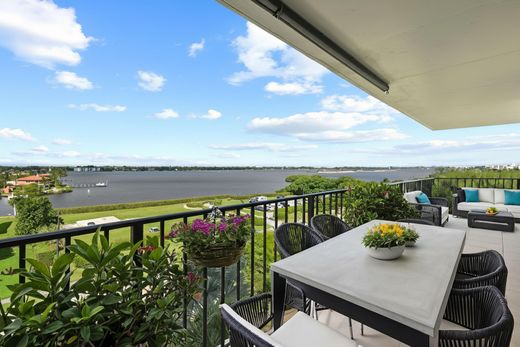 Residential complexes in Palm Beach, Florida