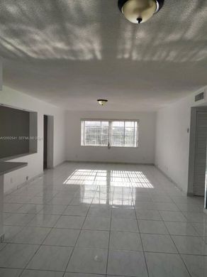 Residential complexes in Hallandale, Broward County