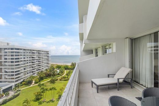 Residential complexes in Key Biscayne, Miami-Dade