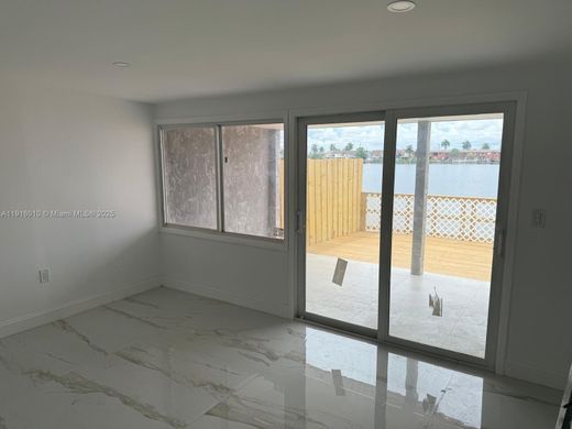 Αστικό ακίνητο σε Hialeah, Miami-Dade County