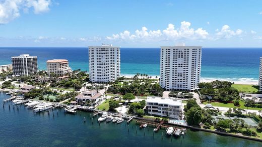 Residential complexes in Boca Raton, Palm Beach